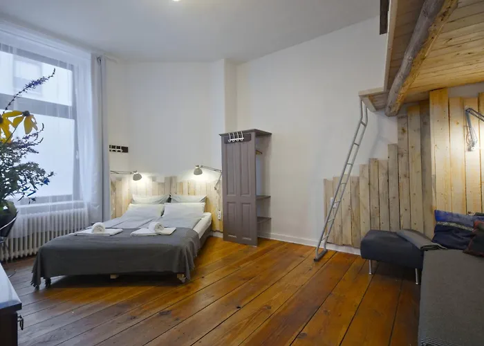 Ground Floor Lal Appartement *