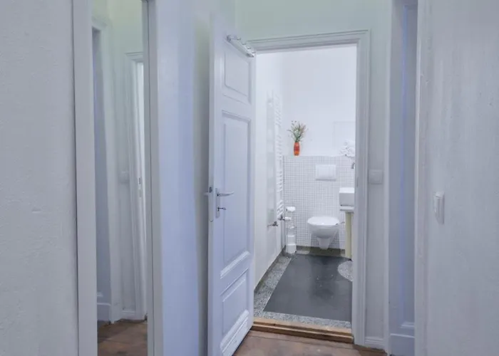 Ground Floor Lal ברלין