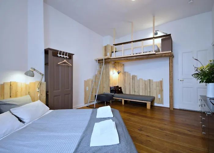 Ground Floor Lal * ברלין